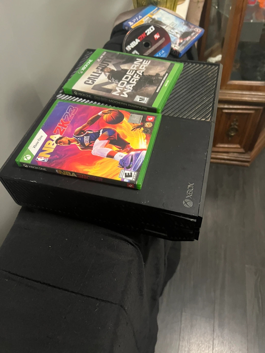 Xbox One Console with NBA 2K23 and Call of Duty Modern Warfare - photo 2