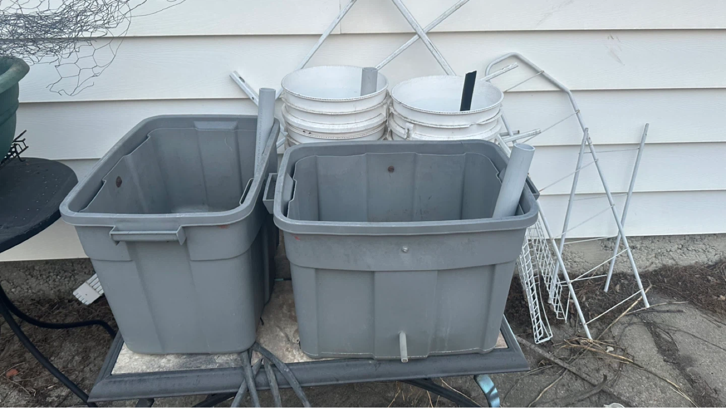 Self wicking gardening buckets