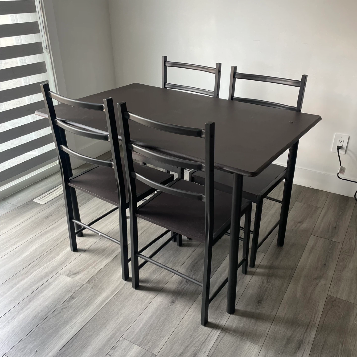 Dining Table & Chairs