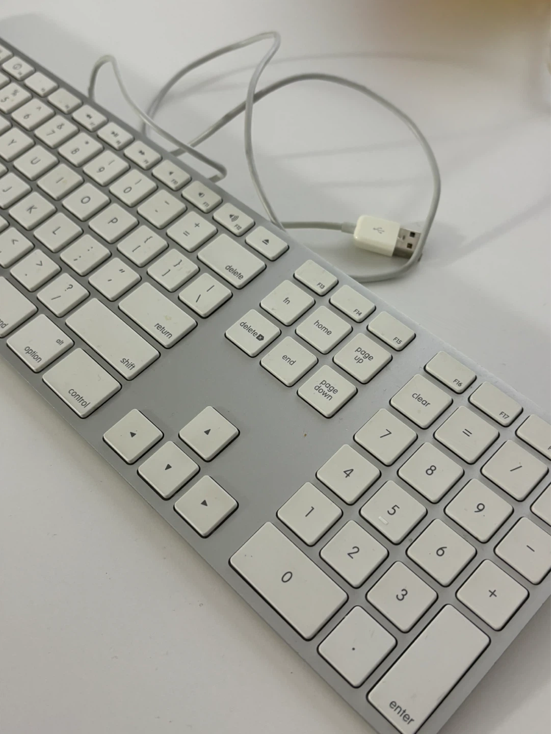 Apple Wired Keyboard MB110LL/A - photo 2
