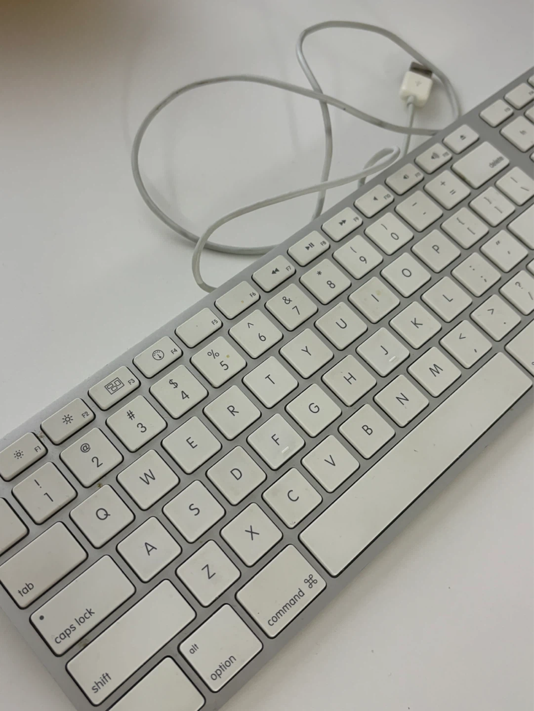 Apple Wired Keyboard MB110LL/A - photo 3