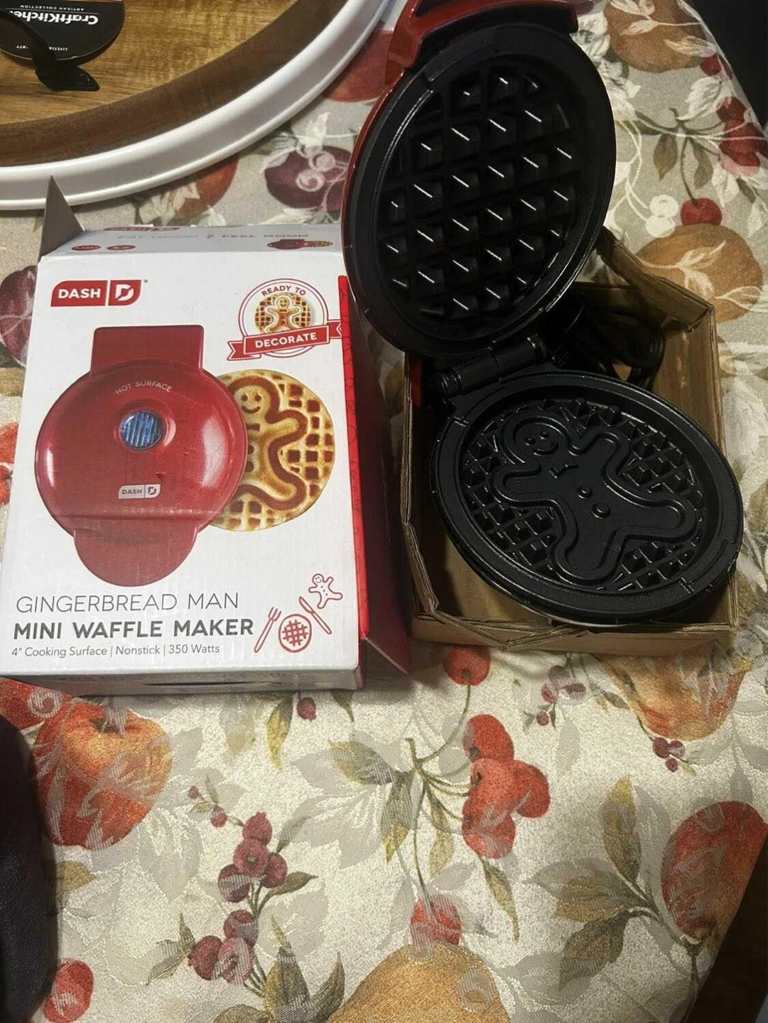Dash Gingerbread Man Mini Waffle Maker - photo 5