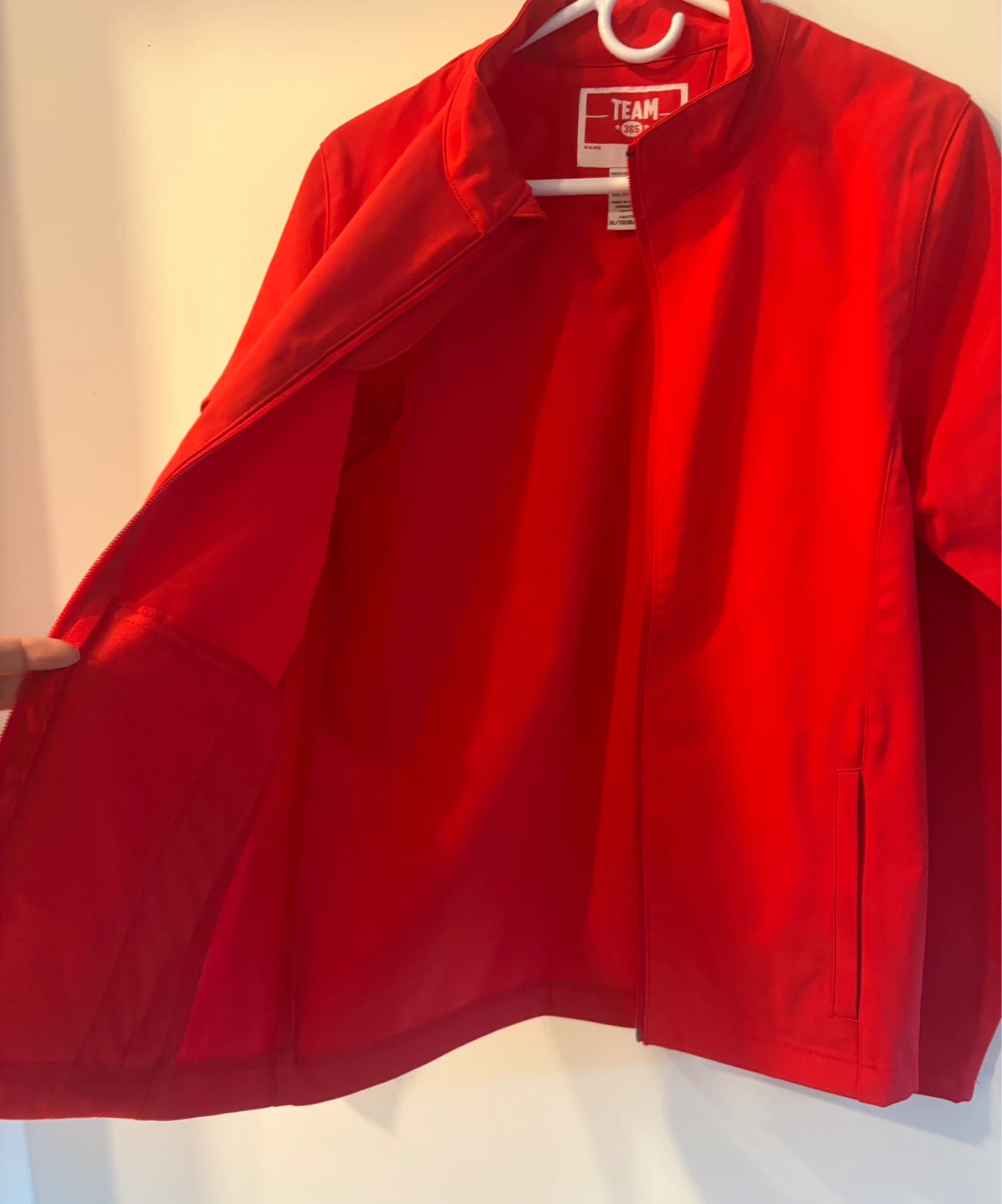 A Stylish Soft Shell Jacket in Red! - photo 2