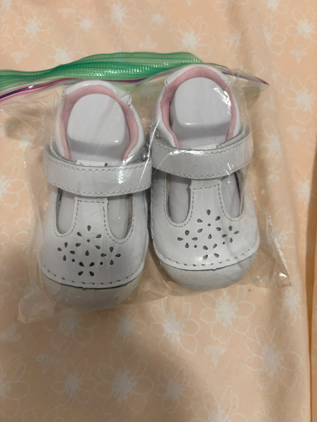 Baby girl Shoes $15 a pair - photo 4