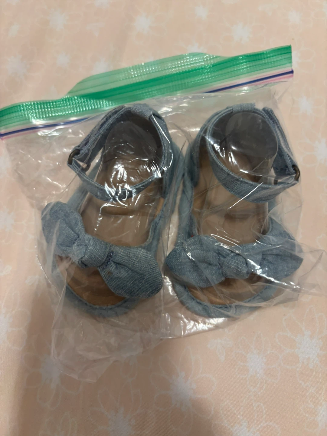 Baby girl Shoes $15 a pair - photo 2