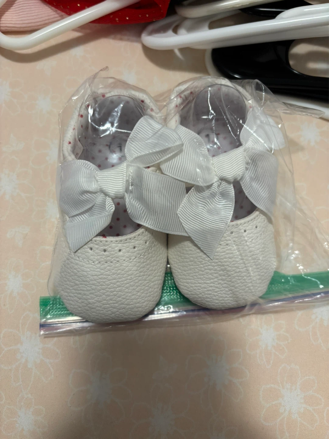 Baby girl Shoes $15 a pair - photo 5