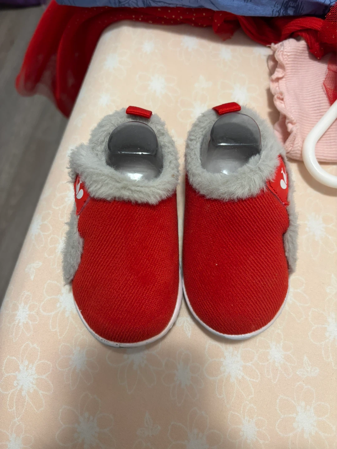Baby girl Shoes $15 a pair - photo 3