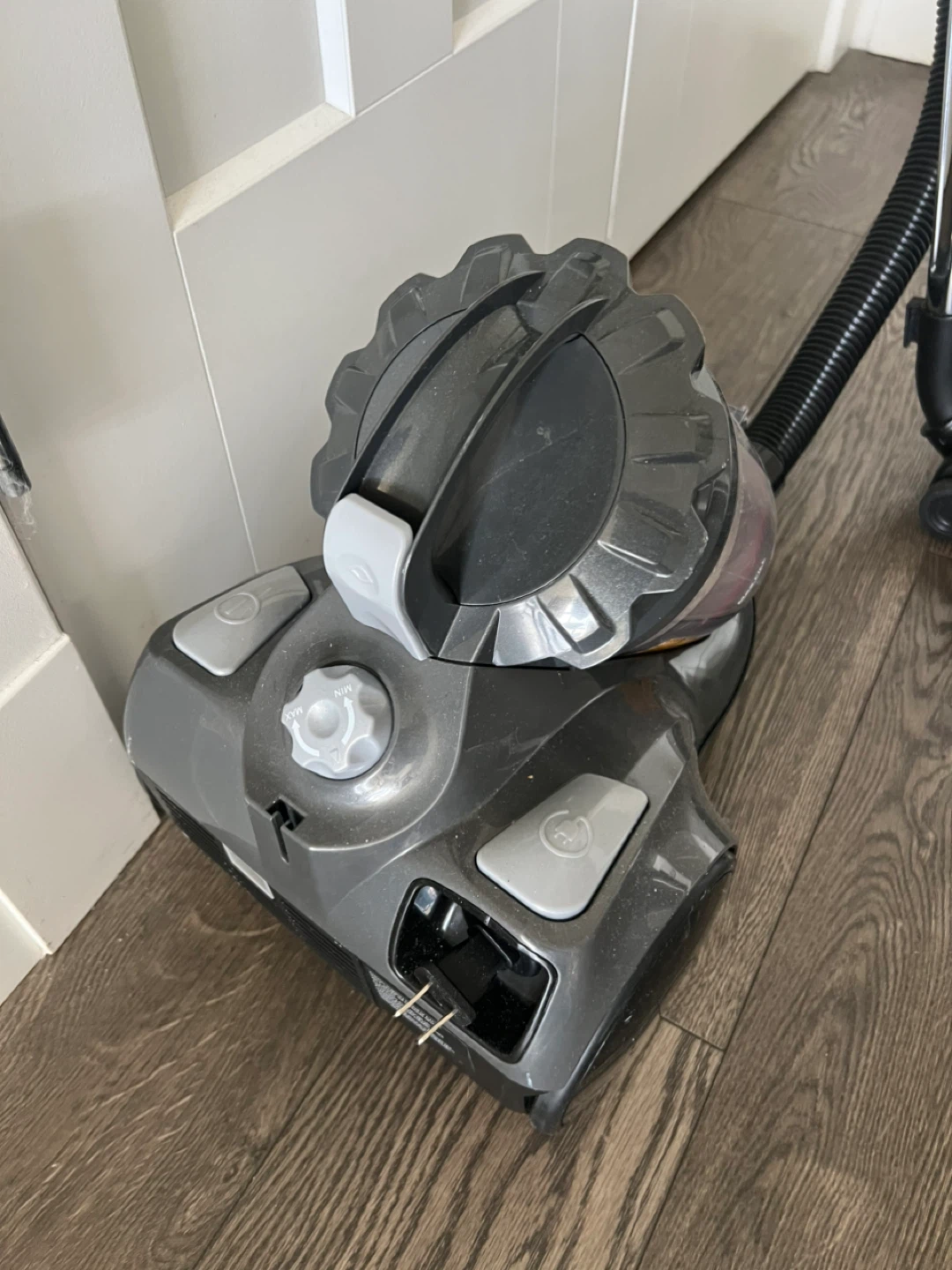 Hoover Bagless Upright Vacuum Cleaner - photo 3