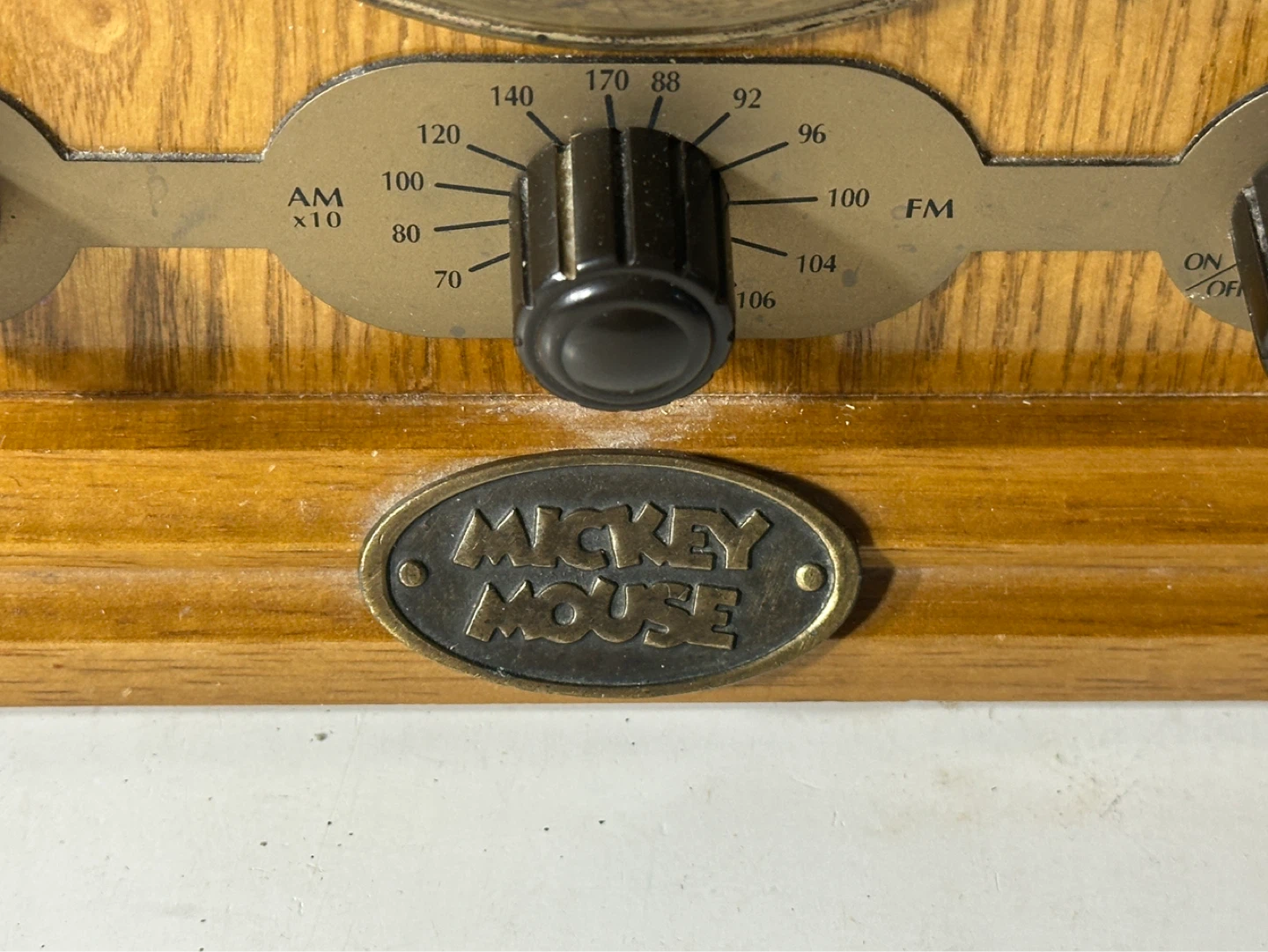 Vintage Style Mickey Mouse Wooden Clock Radio – AM/FM - photo 3