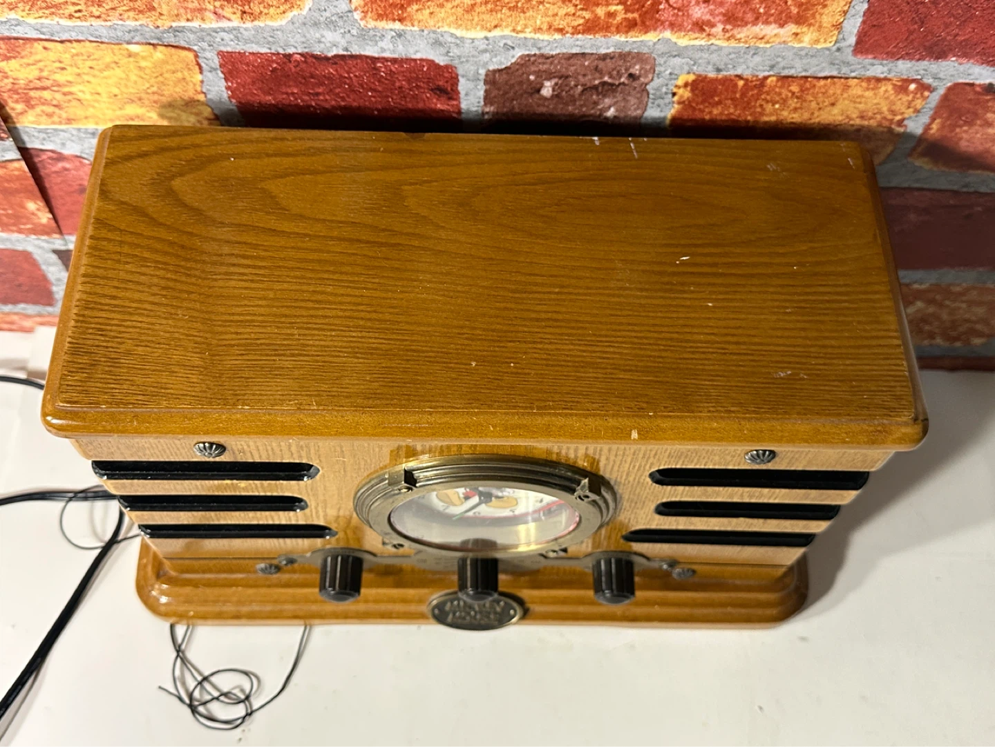 Vintage Style Mickey Mouse Wooden Clock Radio – AM/FM - photo 4