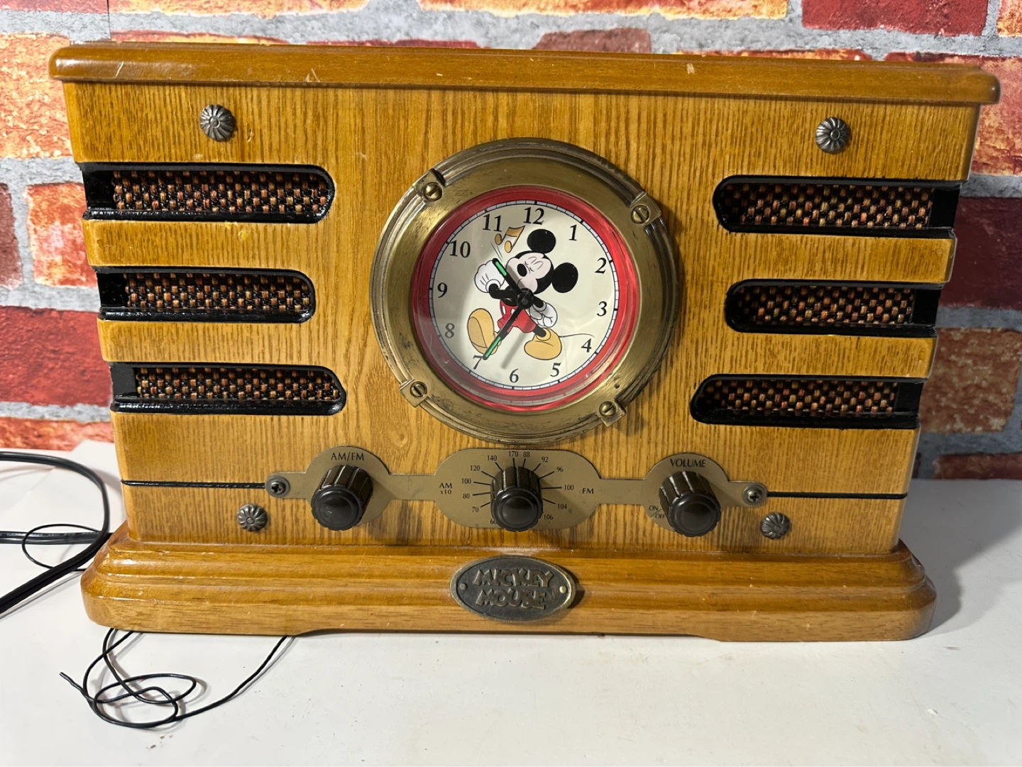 Vintage Style Mickey Mouse Wooden Clock Radio – AM/FM