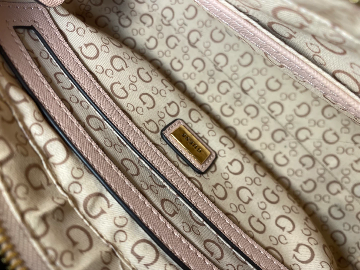 Guess Shoulder Bag with Matching Pouch - photo 3