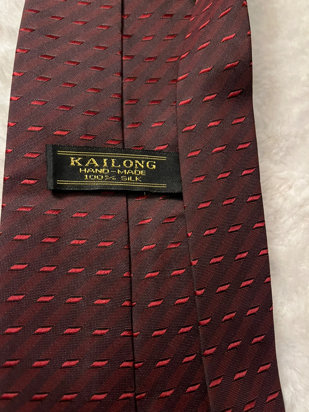 KAILONG Hand-Made 100% Silk Burgundy Textured Tie