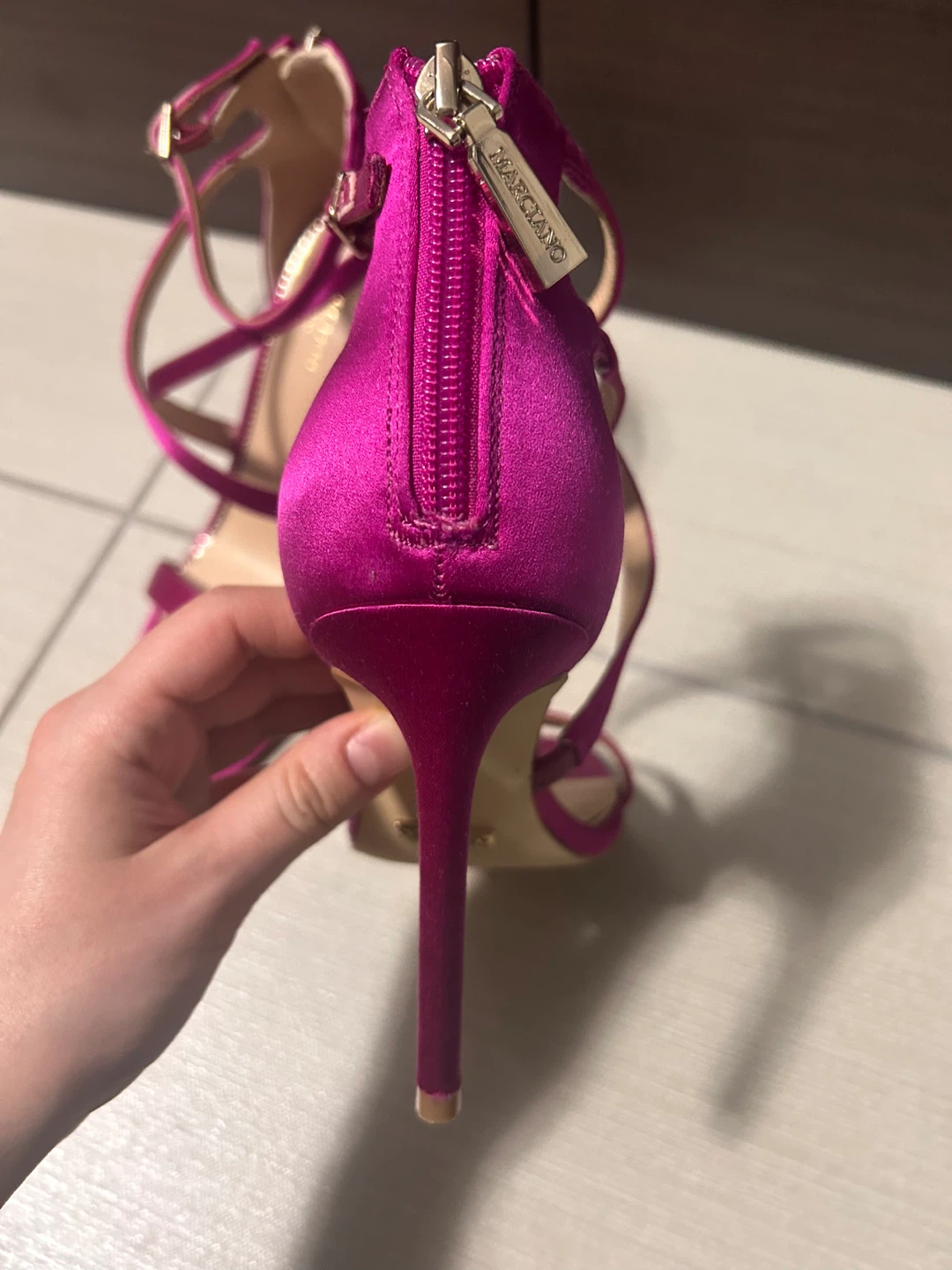 MARCIANO Paris fuchsia pink strap heels size 7.5 very clean - photo 4