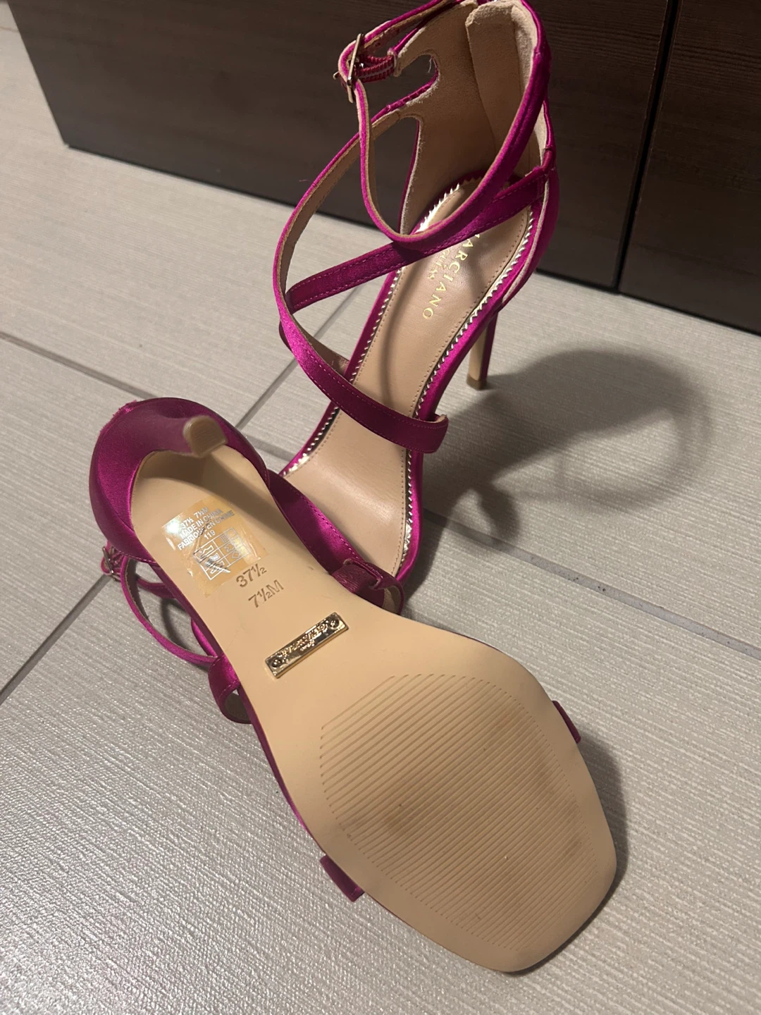 MARCIANO Paris fuchsia pink strap heels size 7.5 very clean - photo 5
