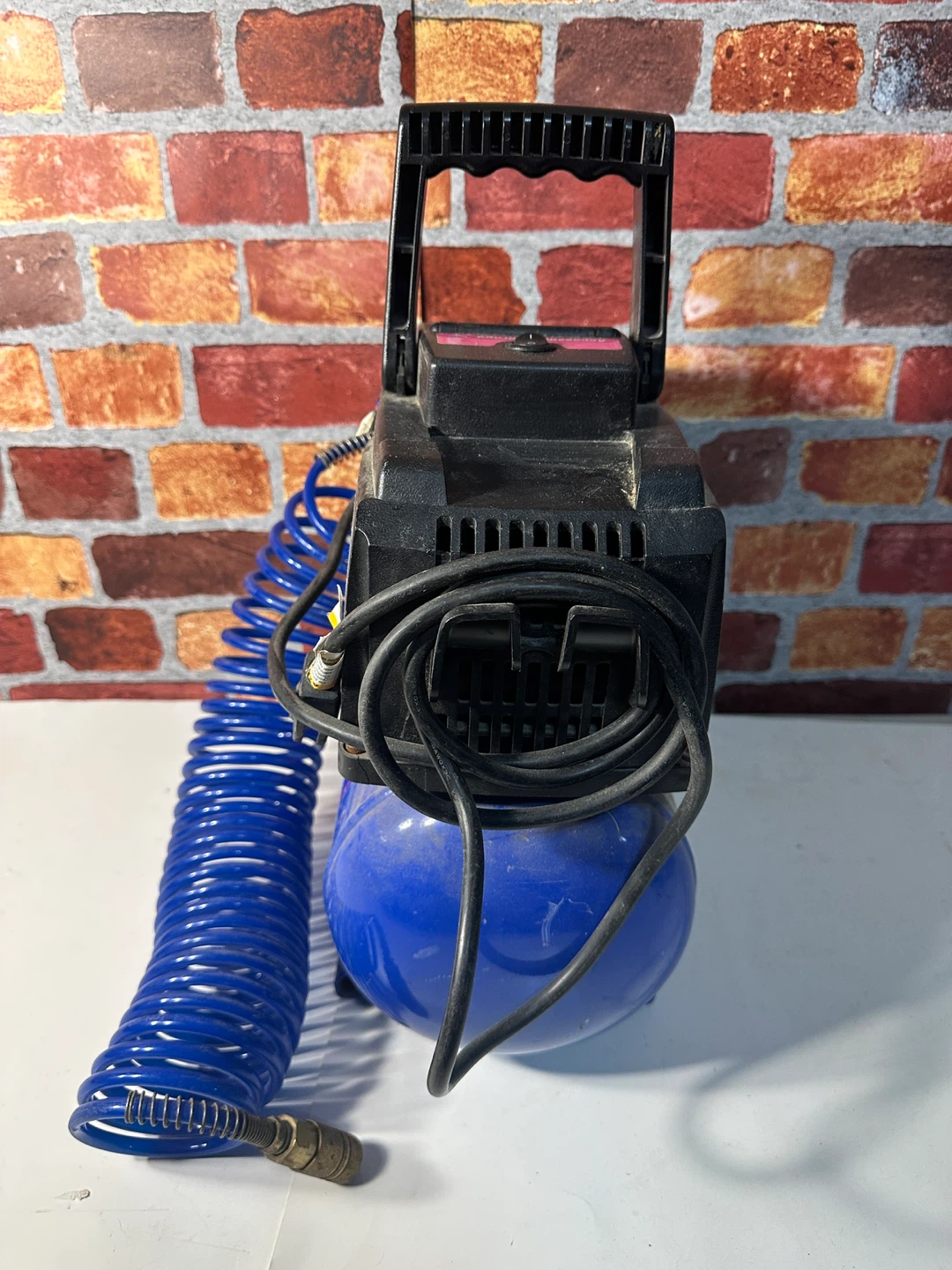 Campbell Hausfeld 2 Gallon Air Compressor - photo 5