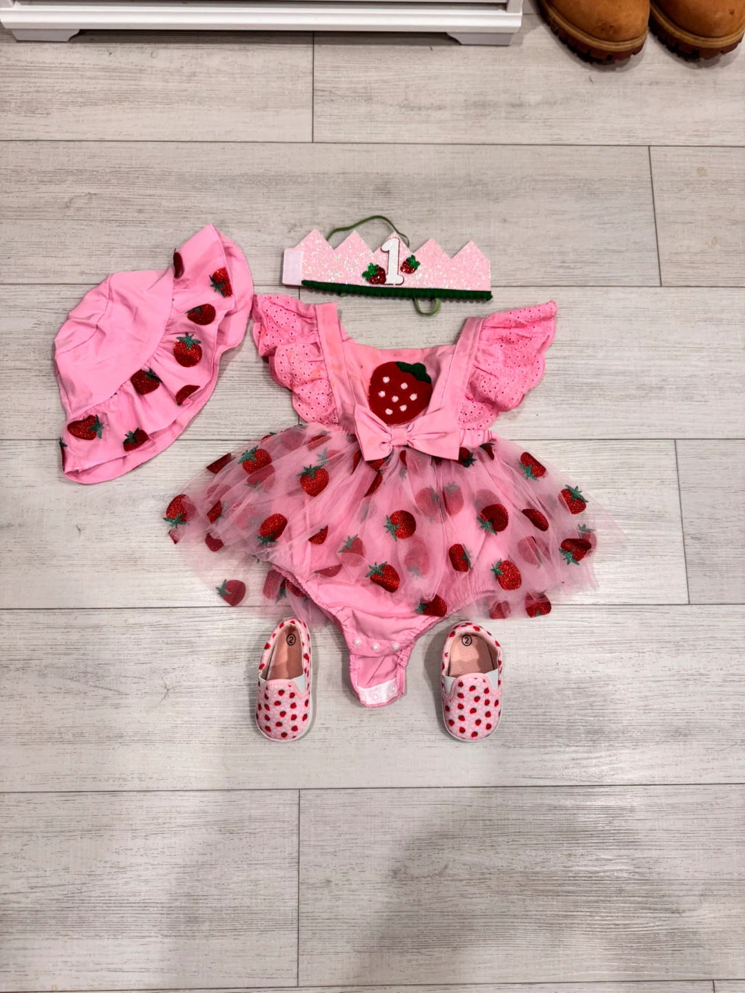 Strawberry Themed Baby Outfit & Party Decor - photo 3