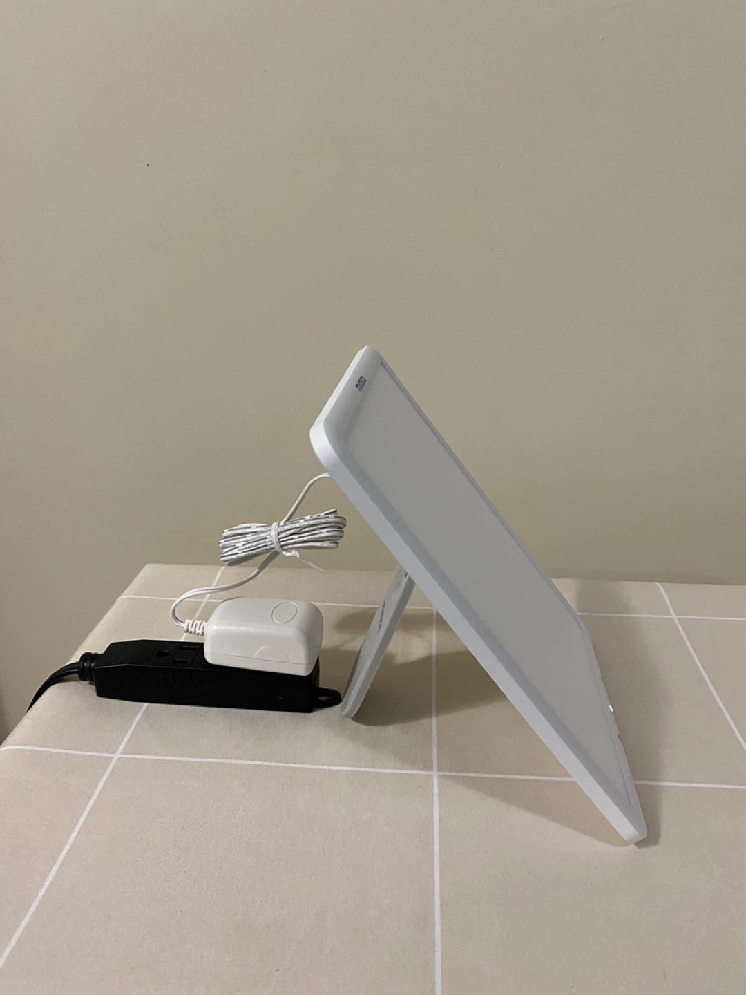 Light Therapy Lamp – LED / Adjustable – New - photo 4