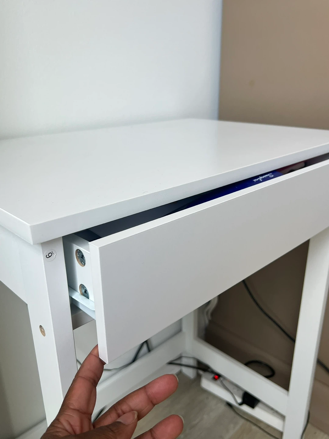 White Desk with Drawer - photo 3