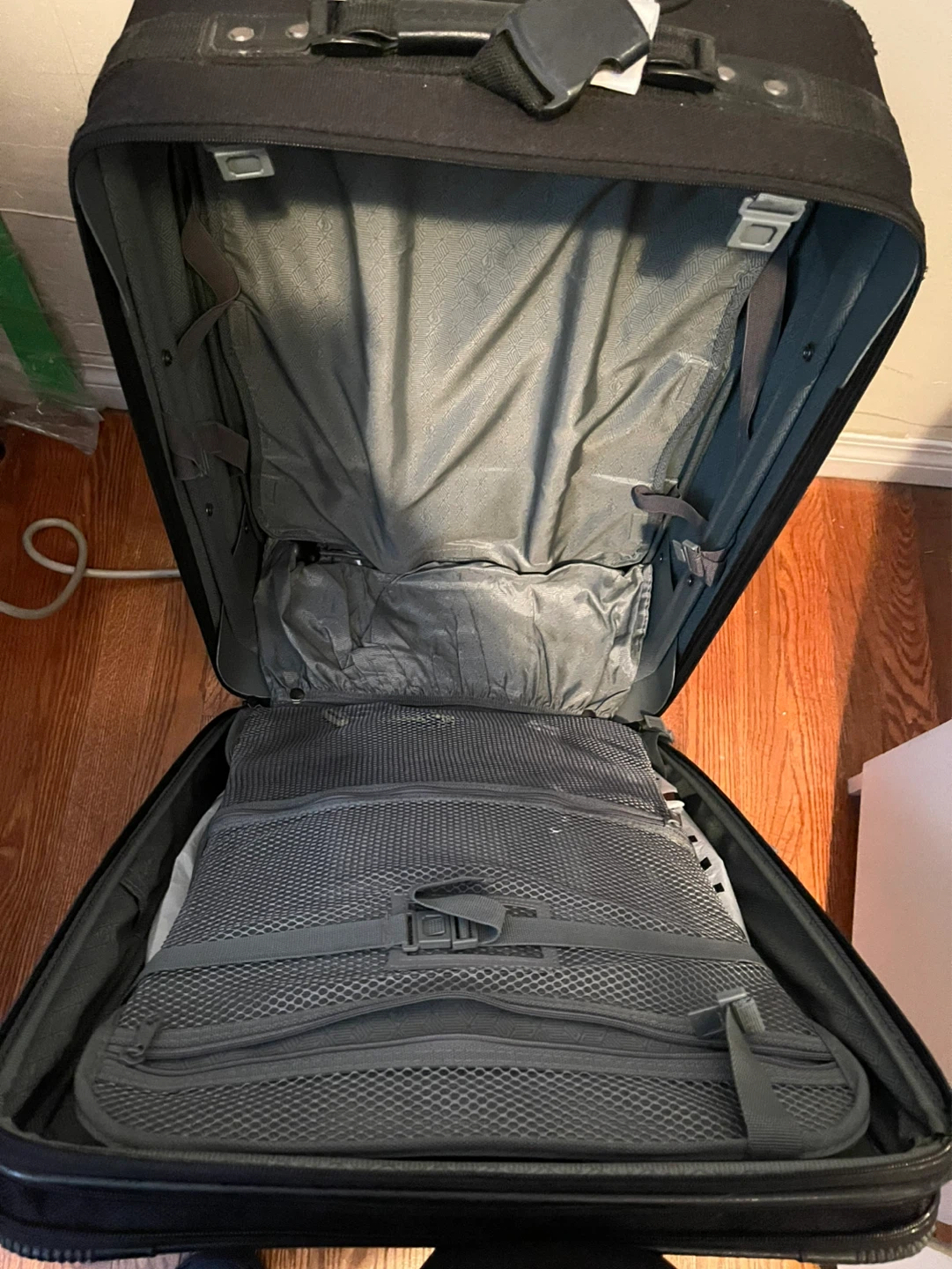 Athleto Black Rolling Suitcase 24” - photo 2