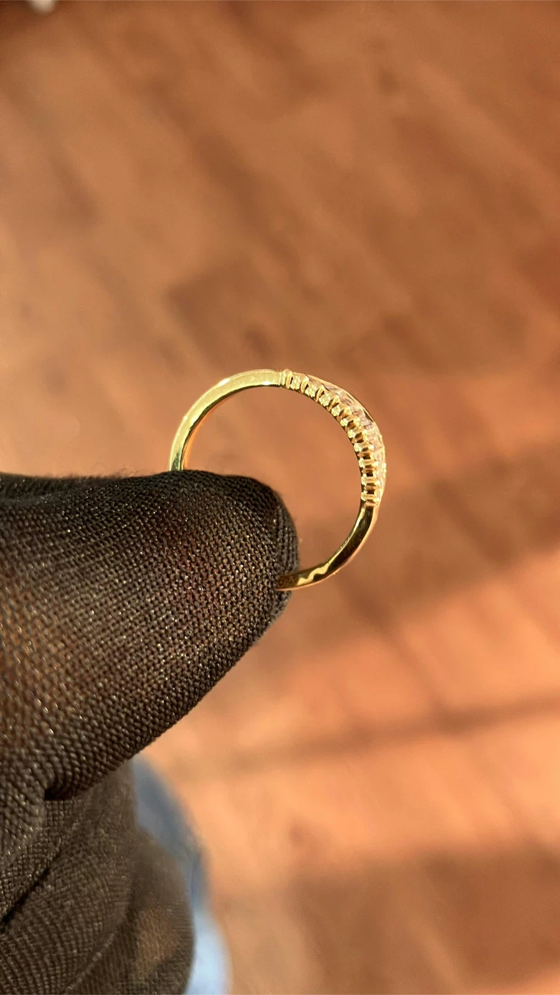 Gold ring with baguette diamonds - photo 2