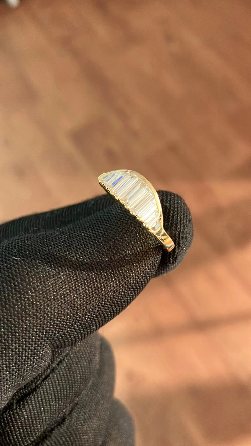 Gold ring with baguette diamonds - photo 4