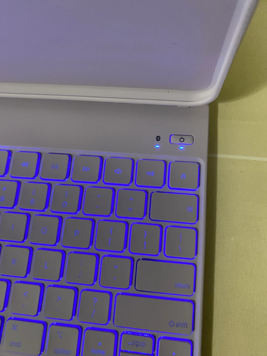 iPad Air 13” Keyboard Case – ESR Magnetic Bluetooth – New - photo 4