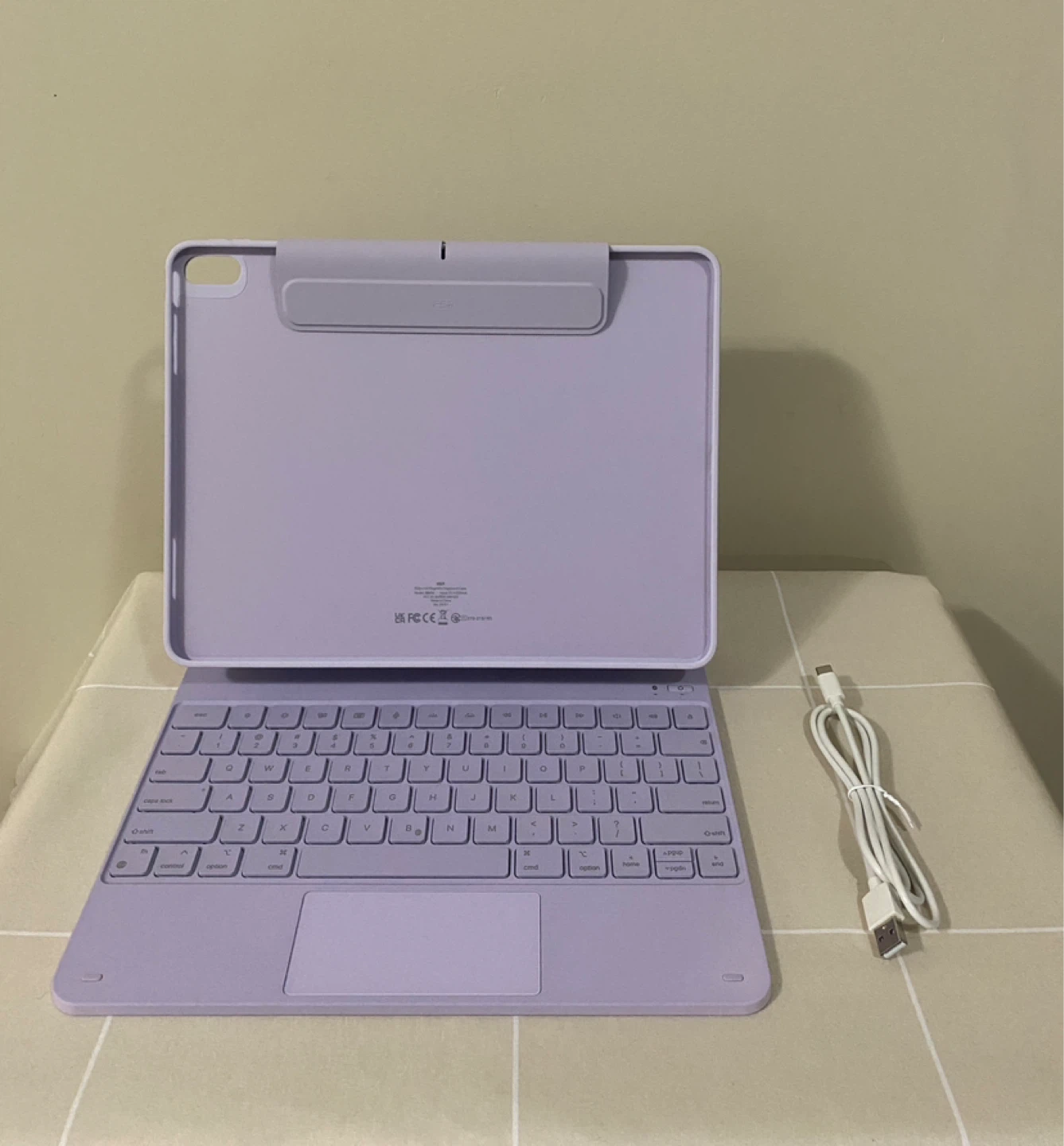 iPad Air 13” Keyboard Case – ESR Magnetic Bluetooth – New