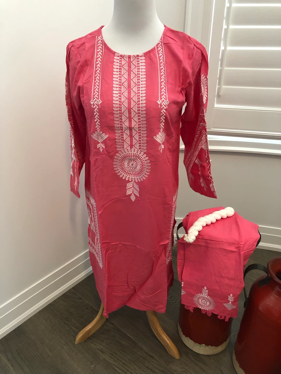 Embroidered Kurti and Pants Set - photo 2