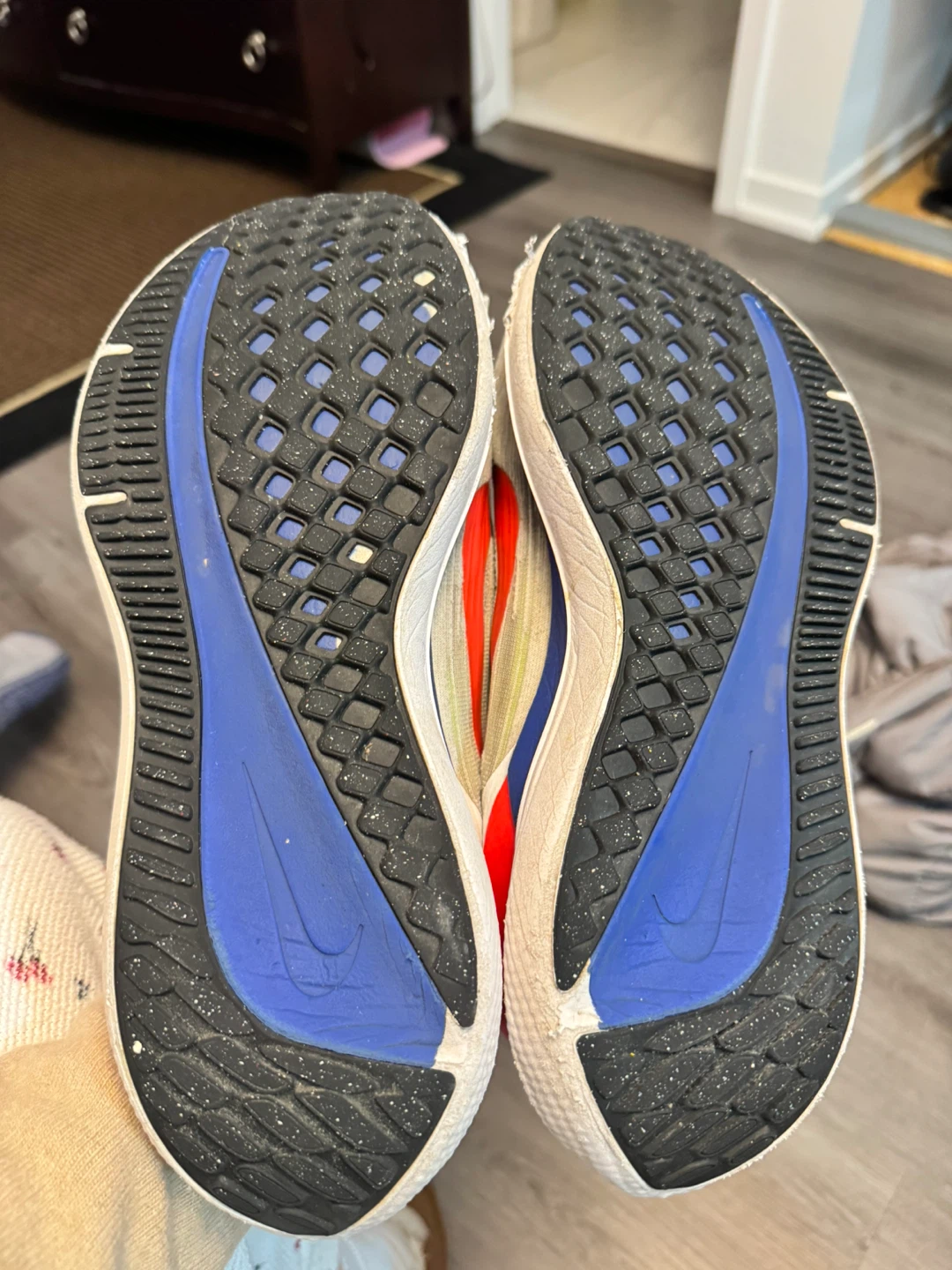 Nike DX3355-100 Running Shoes - US Size 9.5 - photo 2