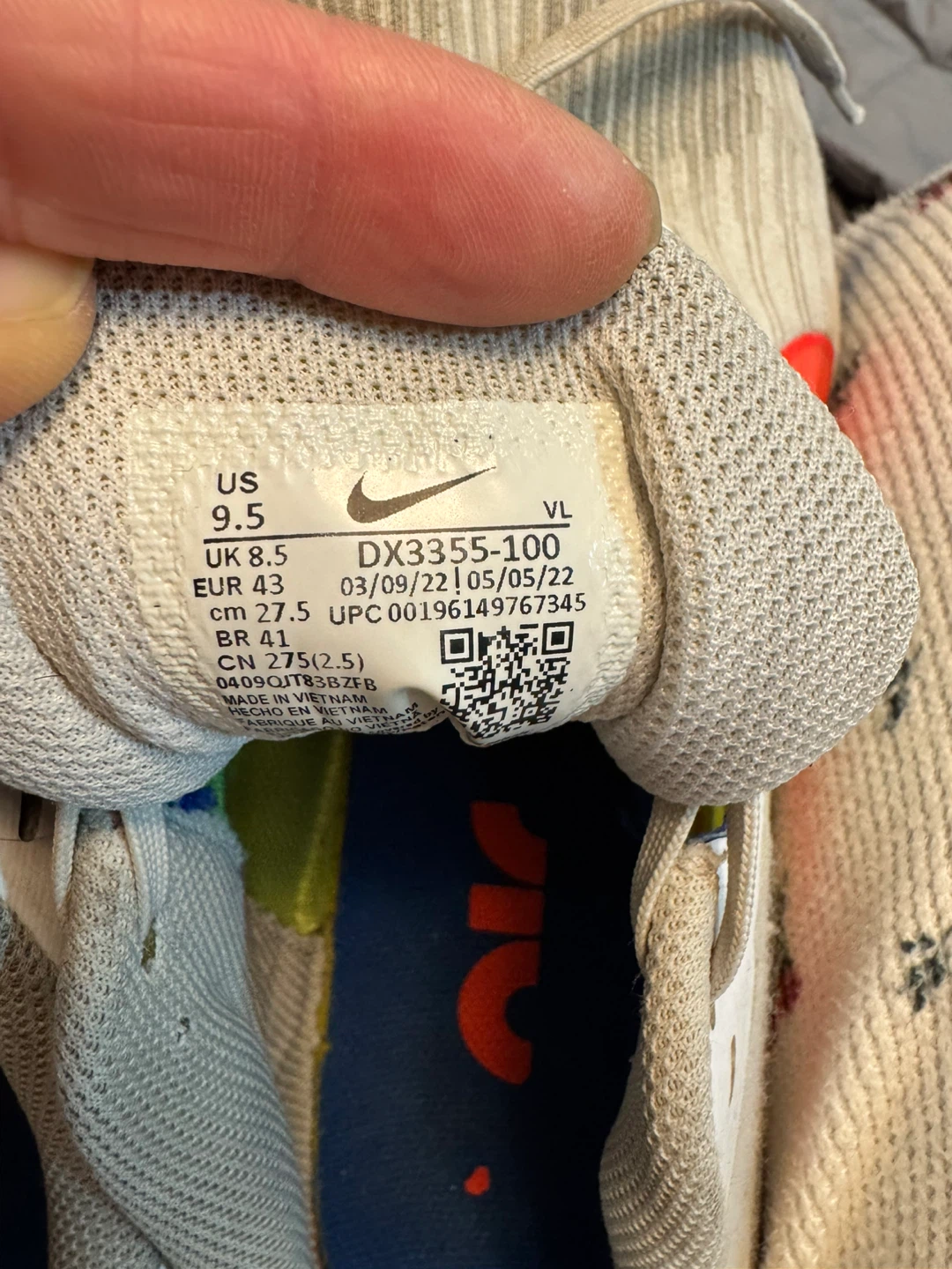 Nike DX3355-100 Running Shoes - US Size 9.5 - photo 3