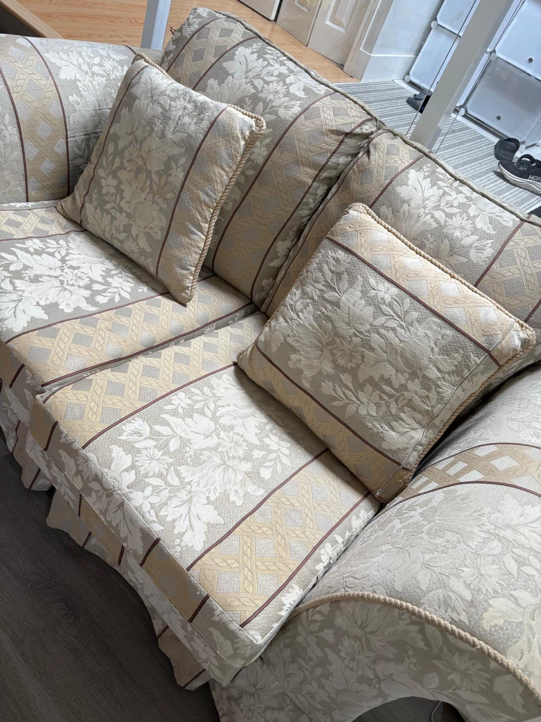 3-Piece Sofa Set – Classic Floral Upholstery – Great Condition - photo 3