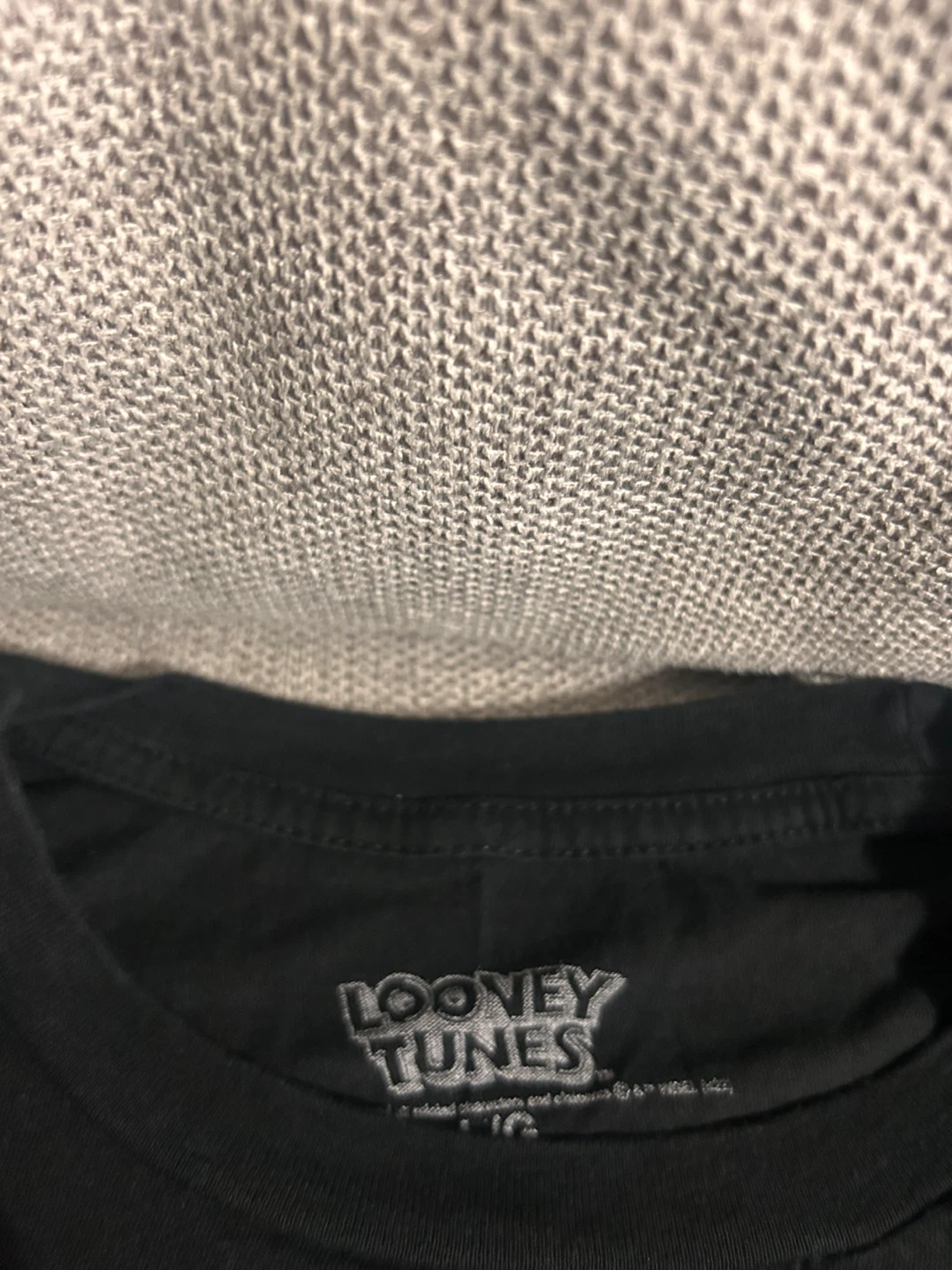 Looney tunes men’s graphic tee size large - photo 3