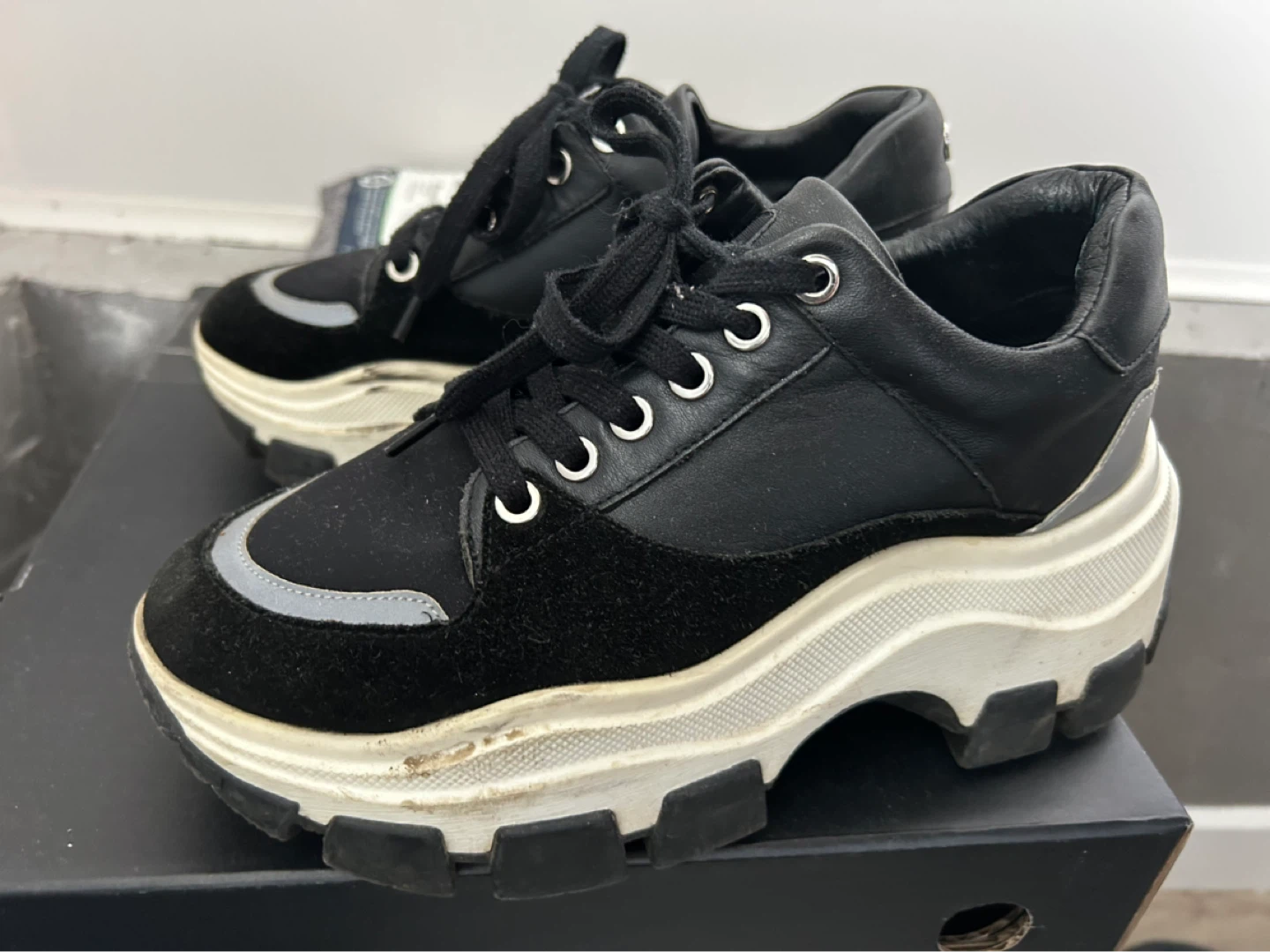 Some female shoes - photo 3