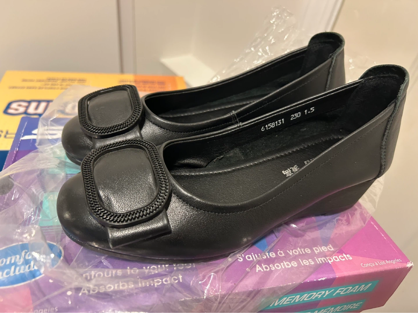 Some female shoes - photo 4