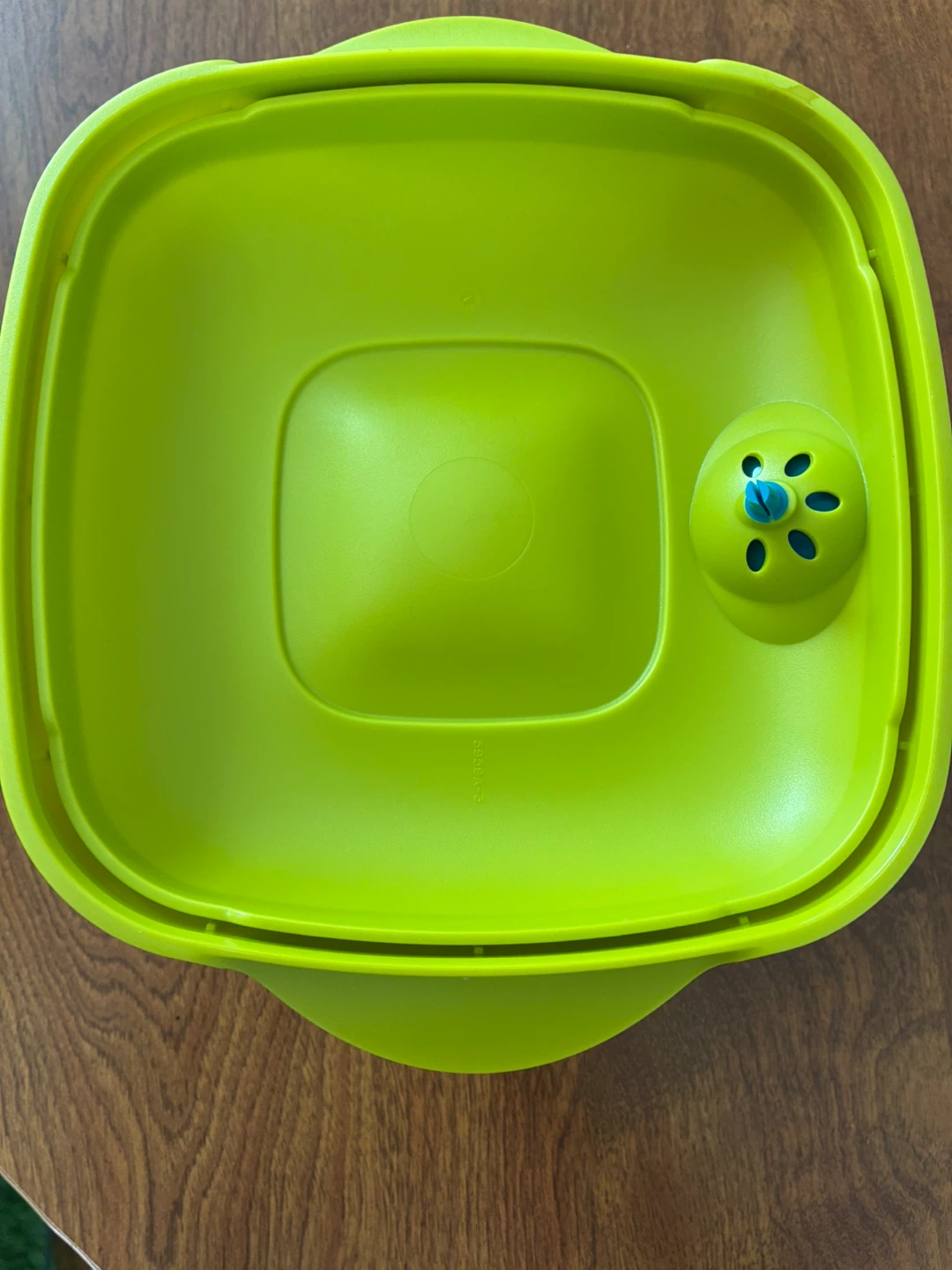 Tupperware Microwave Vent n’ Serve Container - photo 2
