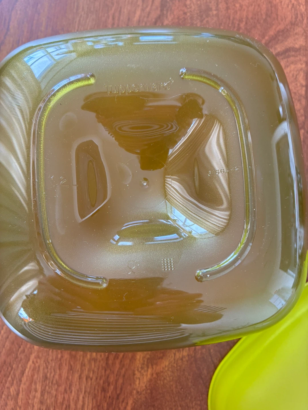 Tupperware Microwave Vent n’ Serve Container - photo 3