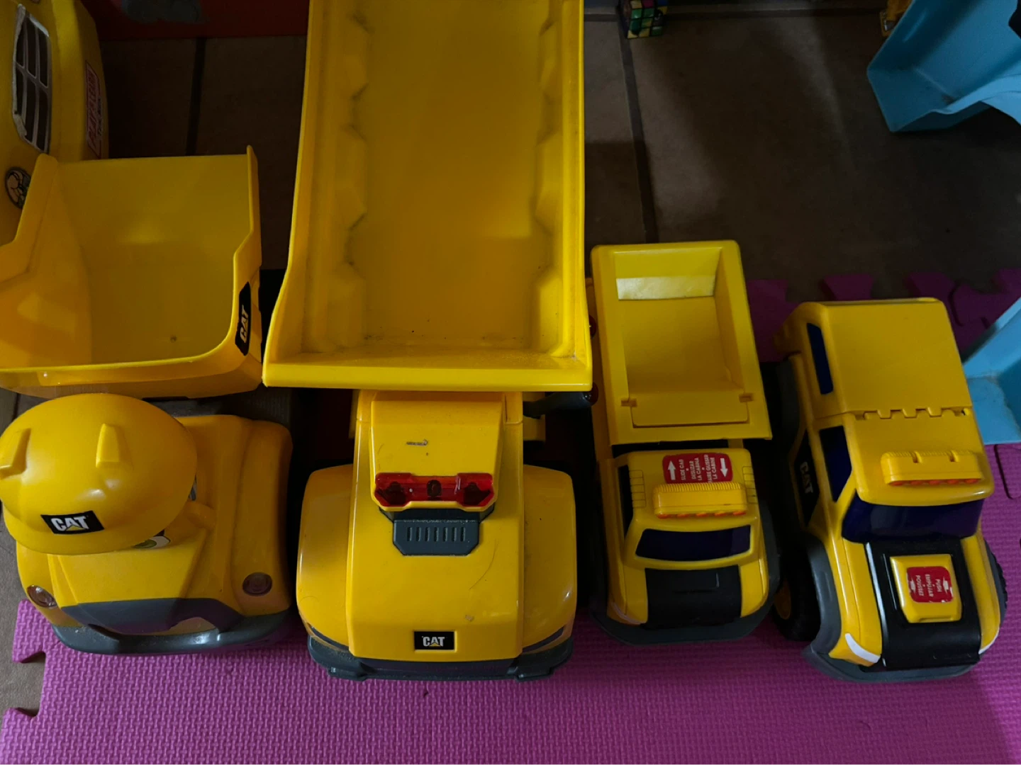 CAT Yellow Dump Truck Toys (Set of 5) - photo 5