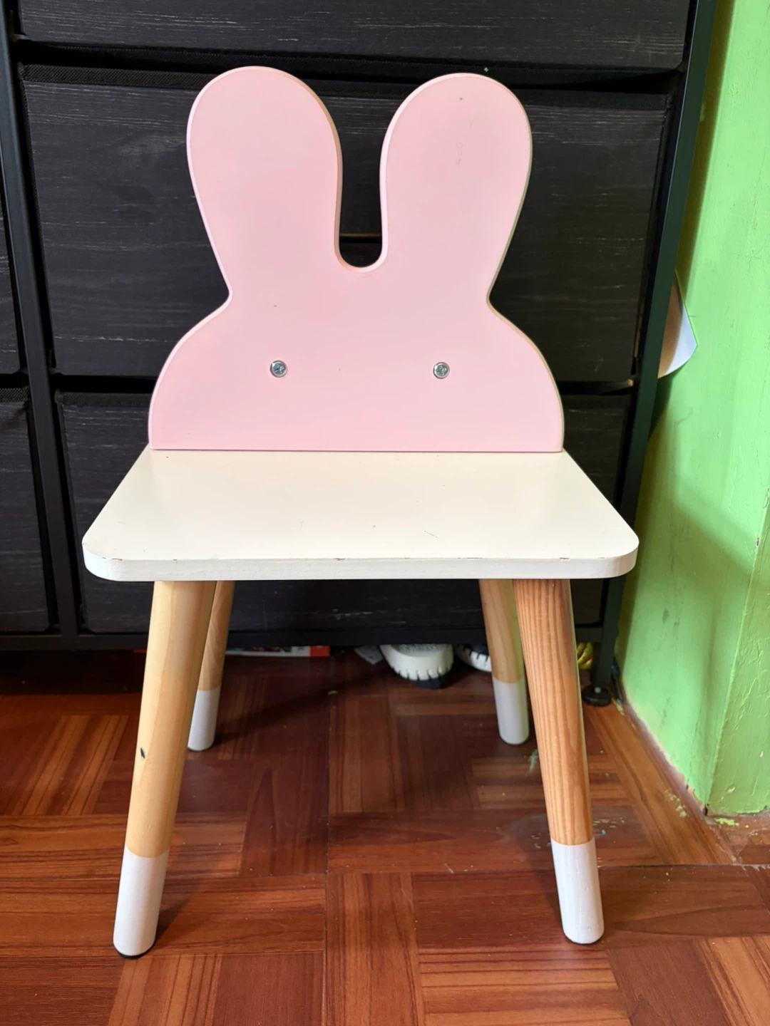Kids wood chair