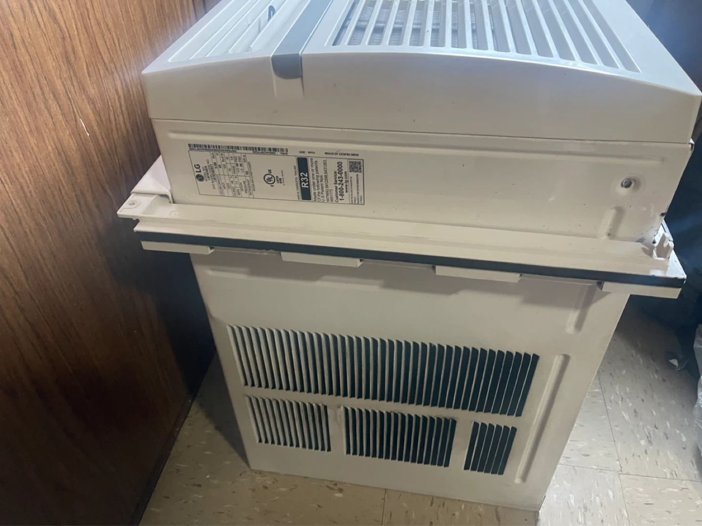 LG Window Air Conditioner - photo 3