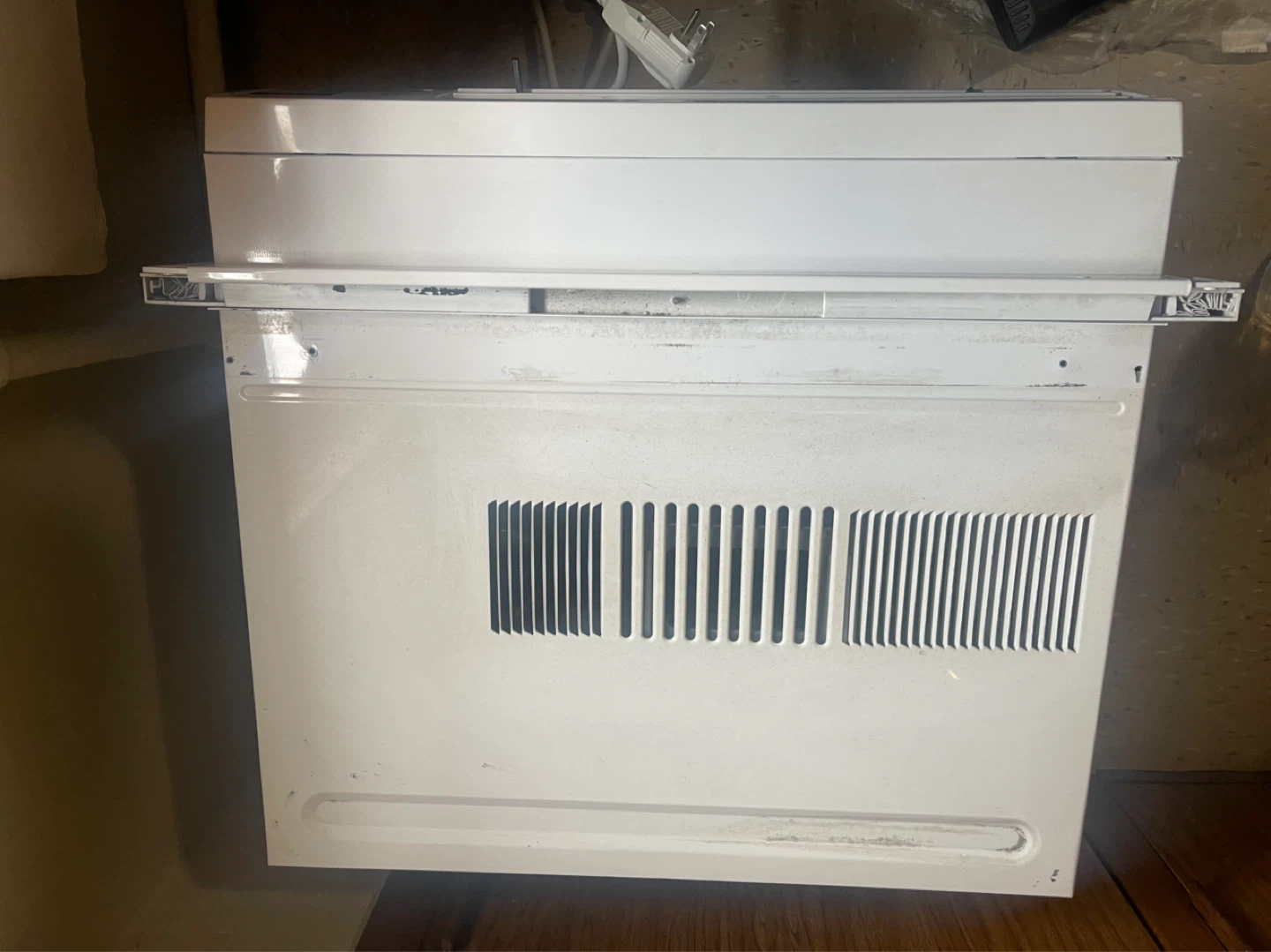 LG Window Air Conditioner - photo 2
