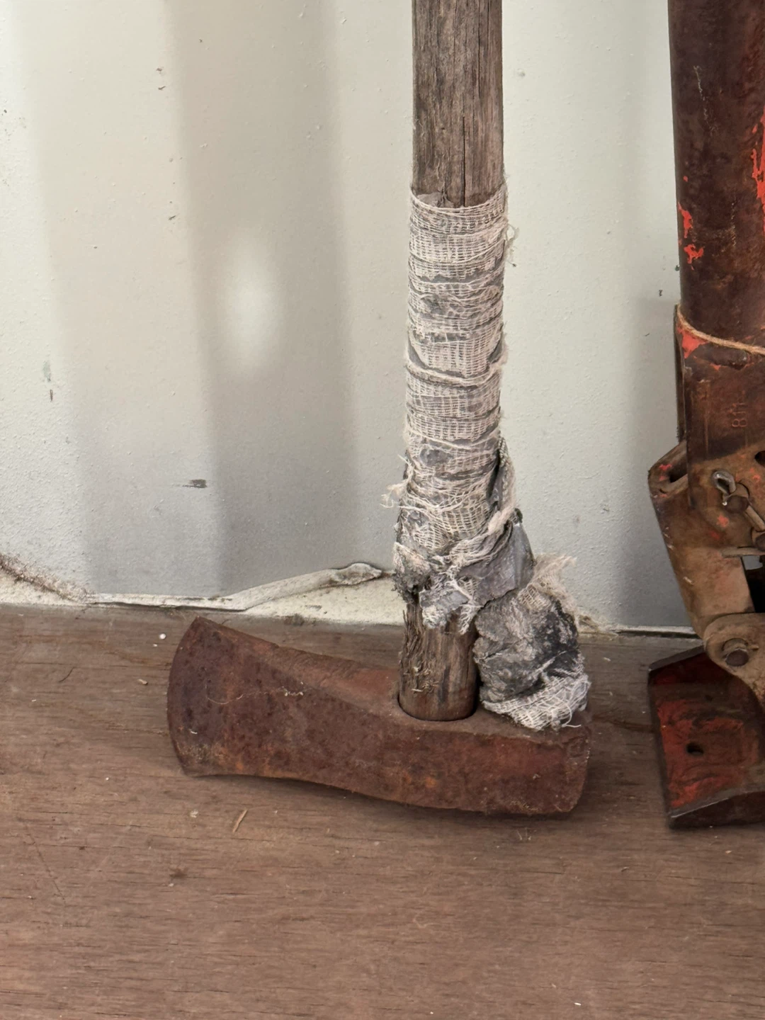 Vintage Hi-Lift Jack and Axe Head Tool Set - photo 2