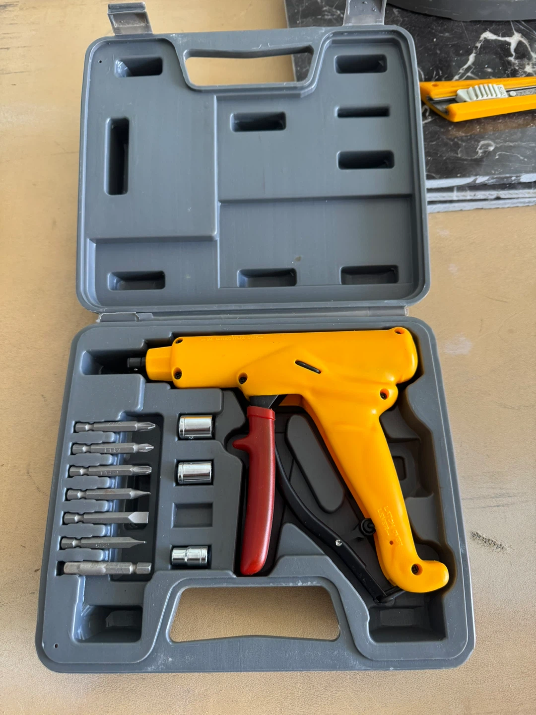 Yellow ratchet Screwdriver Set with Case