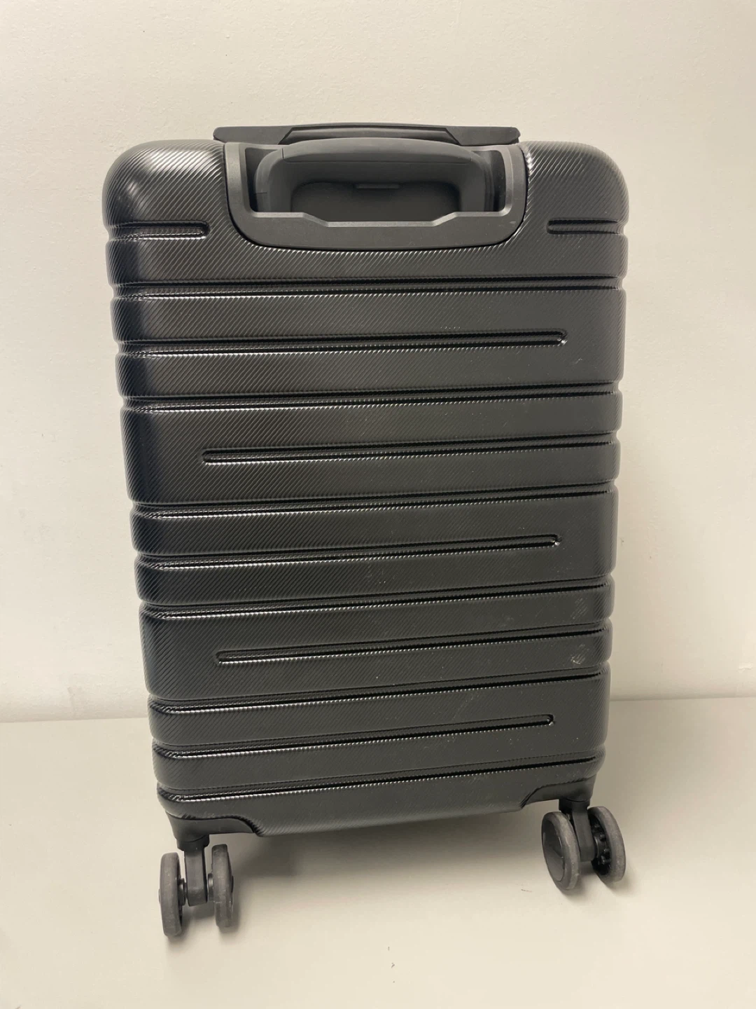 iPACK Black Hardside Carry-On Luggage