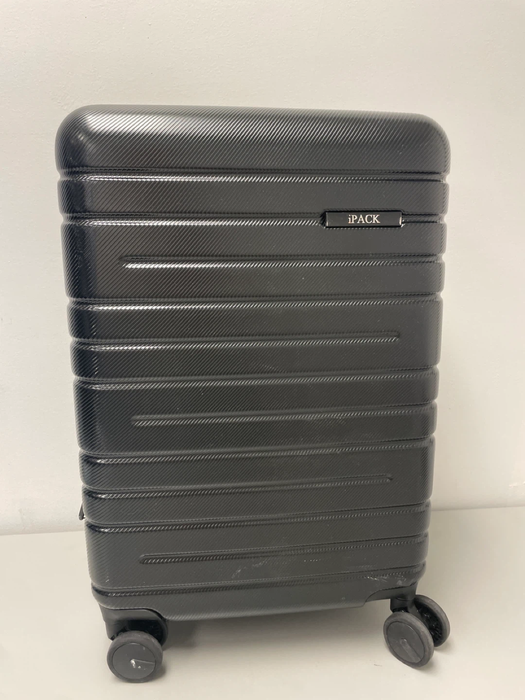 iPACK Black Hardside Carry-On Luggage - photo 2