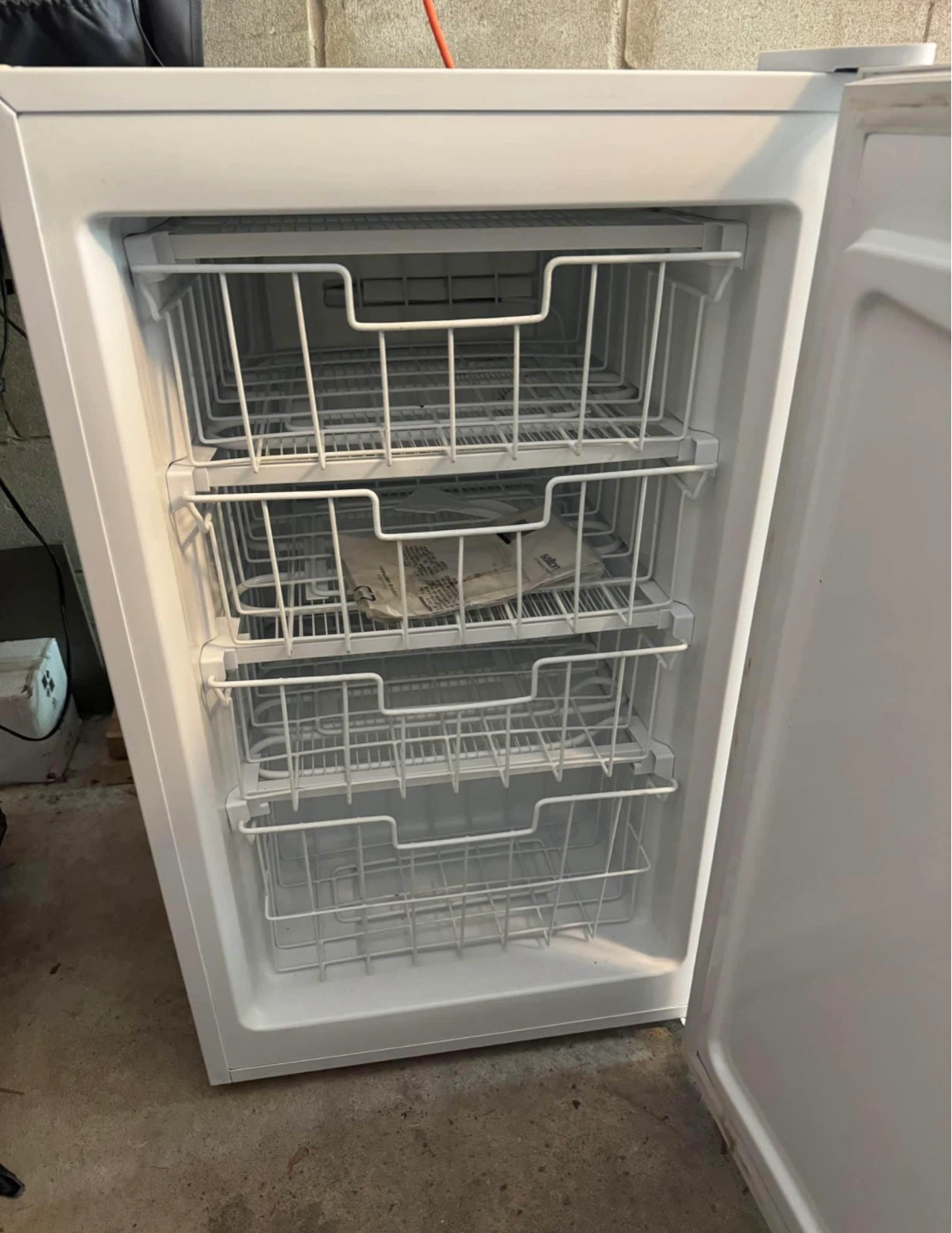 Salton White Compact Freezer - photo 2