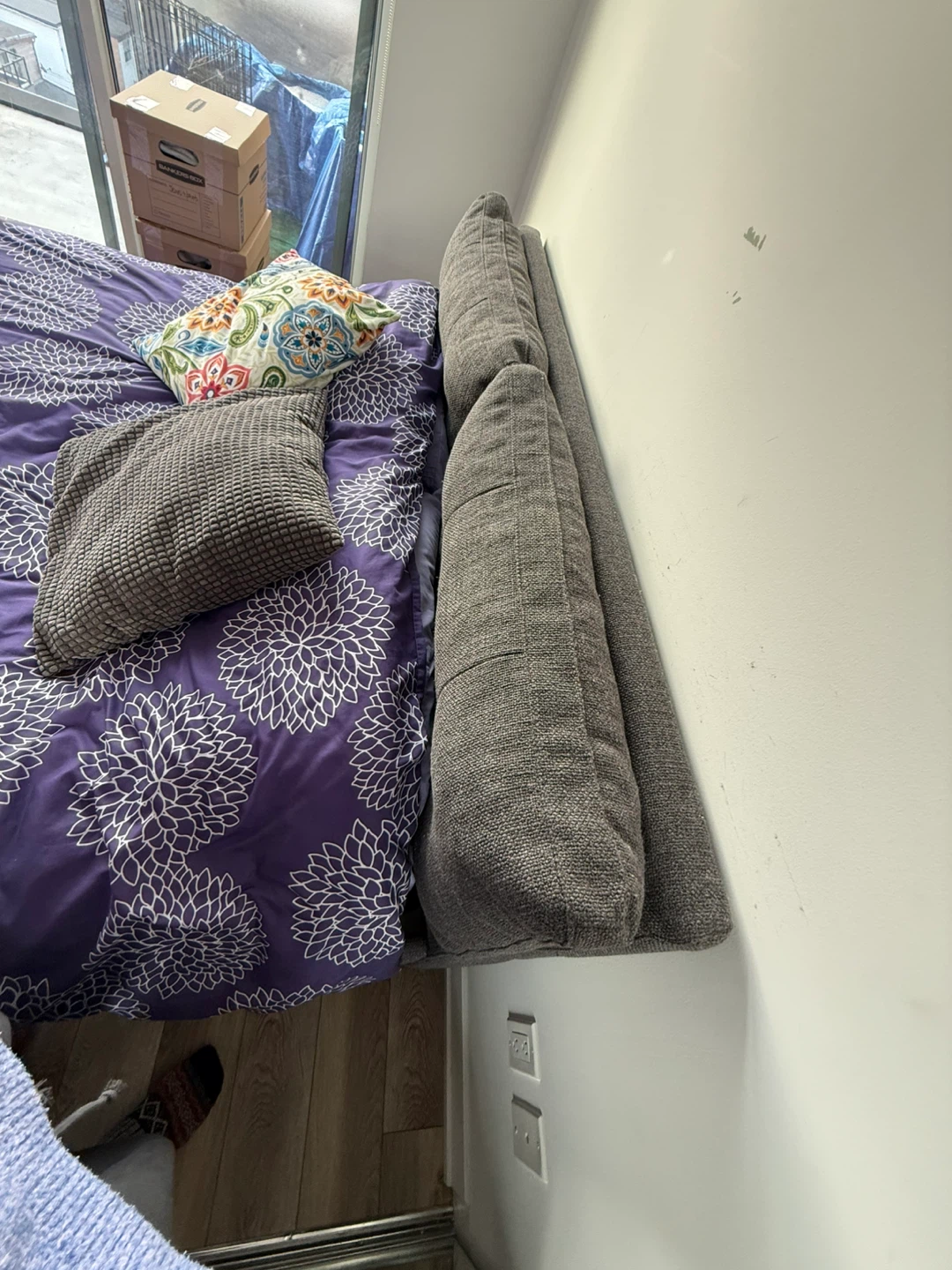 Queen size bed - photo 2