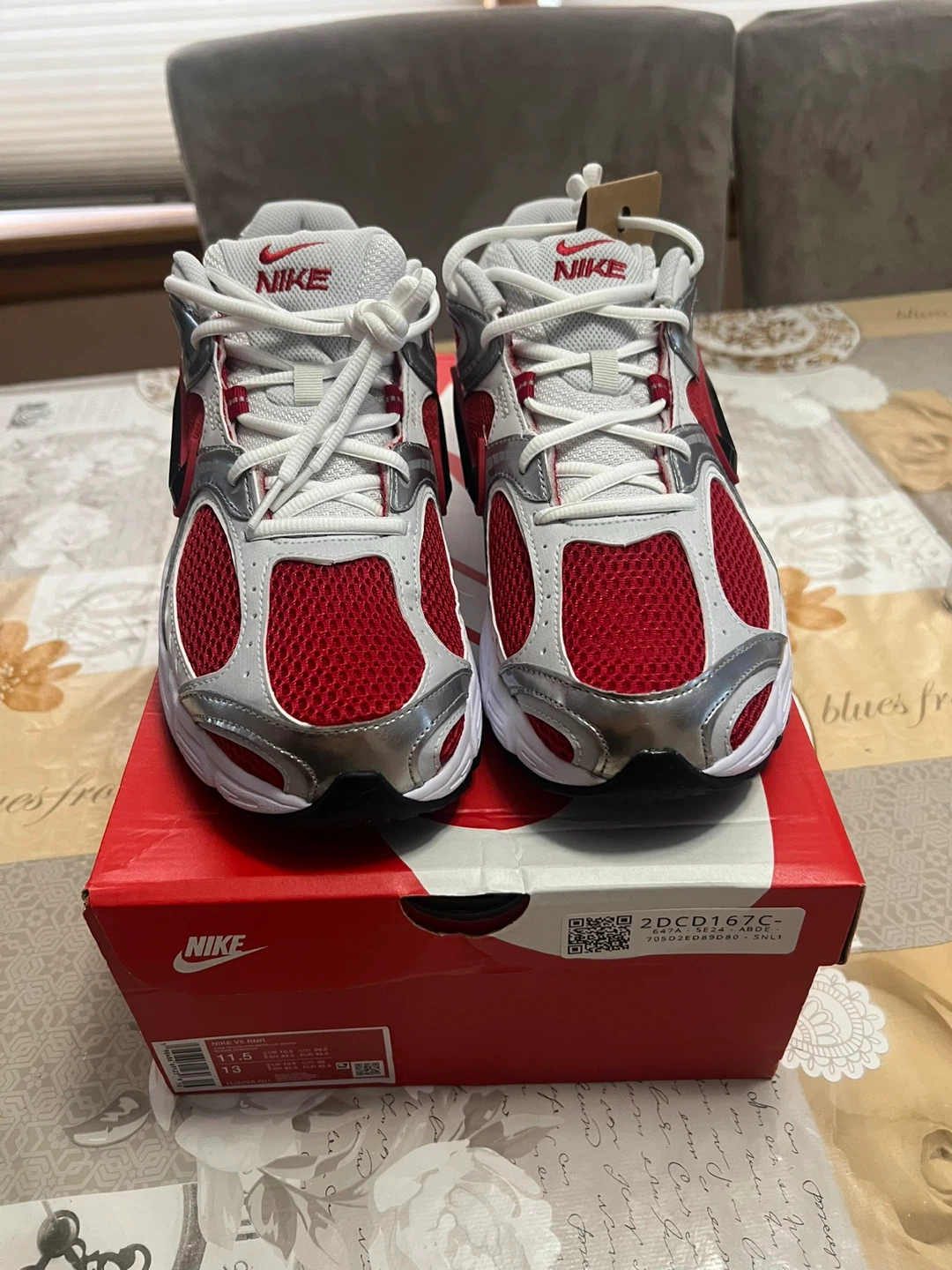 Nike V5 RNR gym red metallic