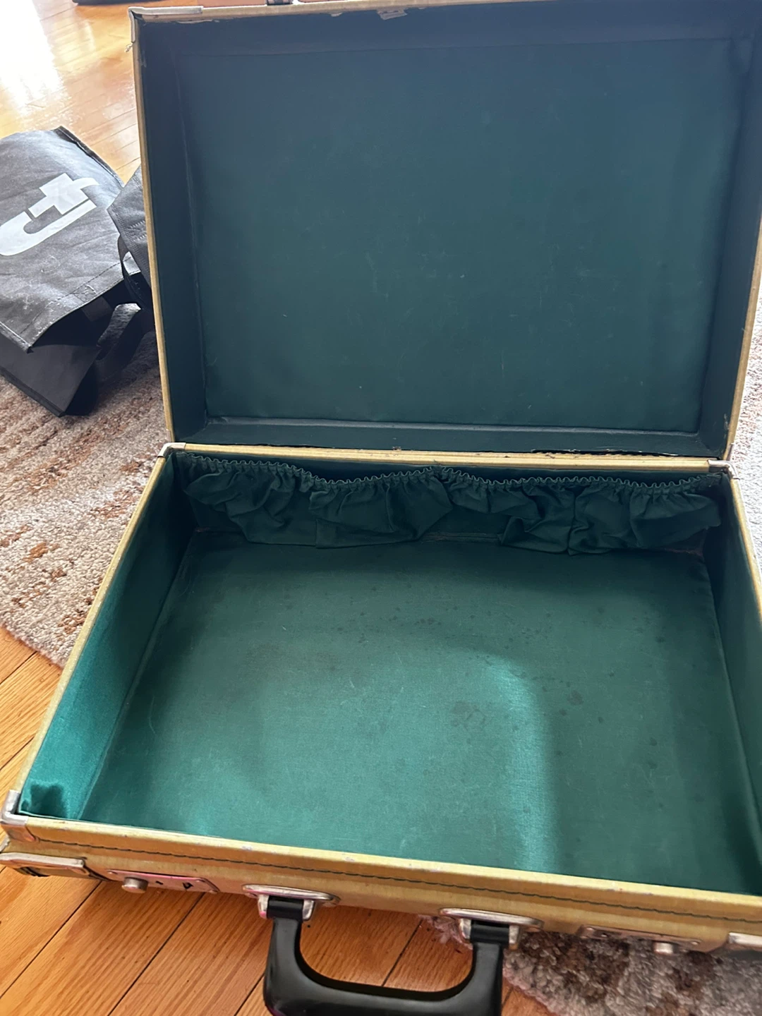Vintage suitcase - photo 3