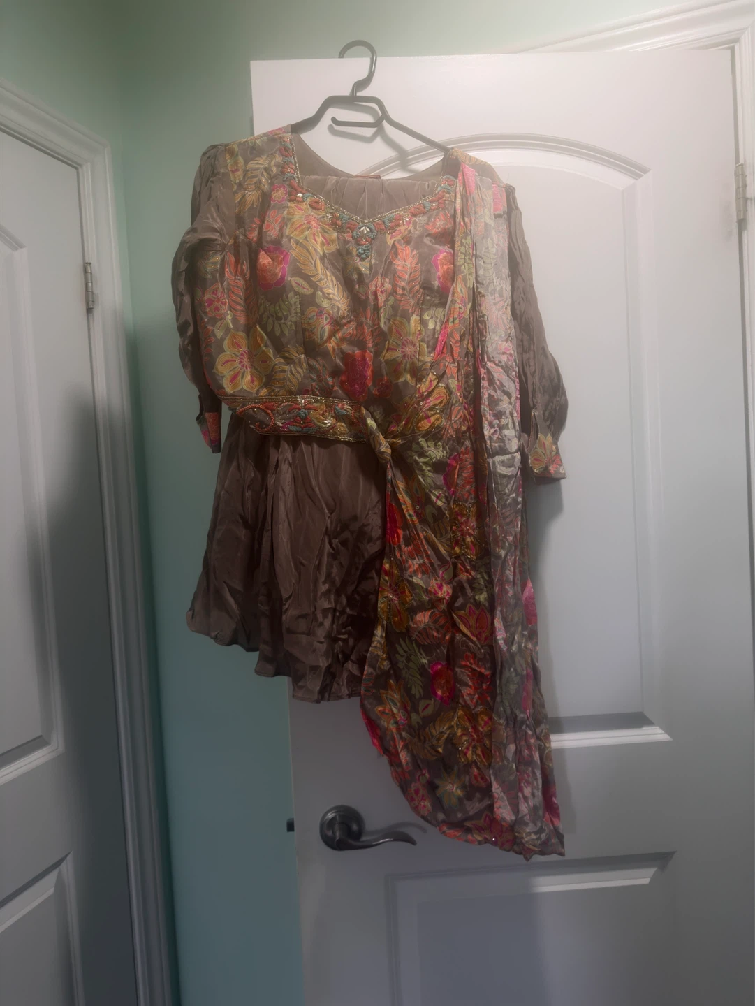 Women's Embroidered Kurti and Pants Set - photo 2